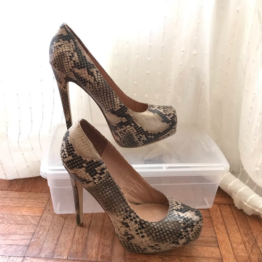 Snake print pumps